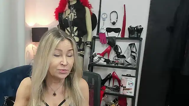 Snapshot of crystaLUX chatting on February 20, 2026, 5:15 am crystaLUX online show from February 20, 2026, 5:15 am