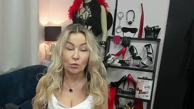 Snapshot of crystaLUX chatting on February 27, 2026, 5:18 am crystaLUX online show from February 27, 2026, 5:18 am