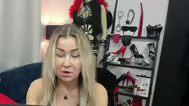 Snapshot of crystaLUX chatting on March 5, 2026, 5:36 am crystaLUX online show from March 5, 2026, 5:36 am