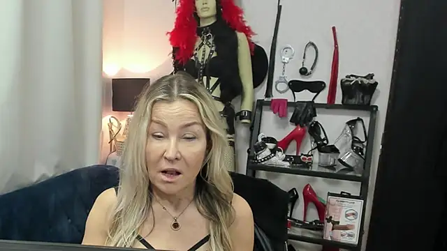 crystaLUX online show from April 21, 2026, 4:19 am