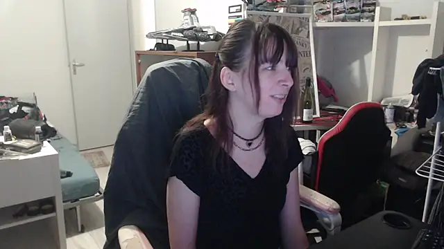 missthon0 online show from February 9, 2026, 1:04 pm