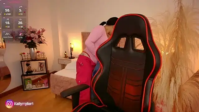 KallyMyller1 online show from February 20, 2025, 7:52 pm