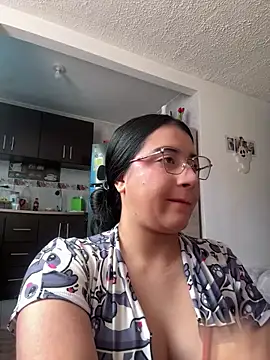 KallyMyller1 online show from October 15, 2025, 5:02 pm