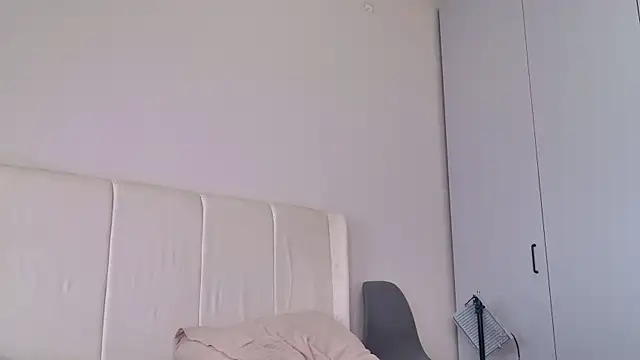 Evelyn rabbit online show from April 25, 2026, 7:00 pm