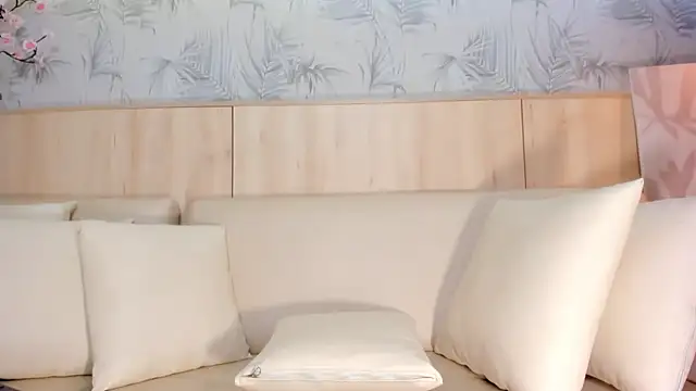 maryevans  online show from September 26, 2025, 12:20 pm