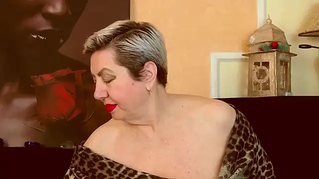 LadyPosh online show from April 7, 2026, 9:04 pm