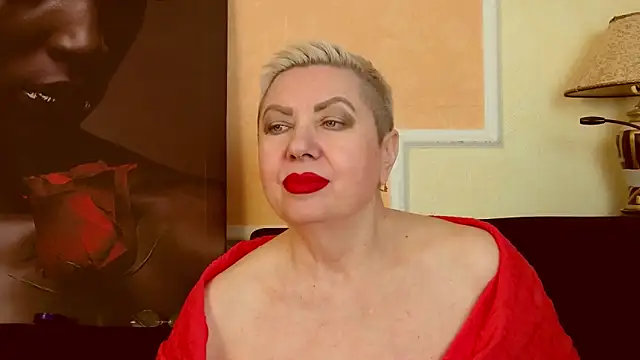 Snapshot of LadyPosh chatting on May 5, 2026, 9:01 pm LadyPosh online show from May 5, 2026, 9:01 pm