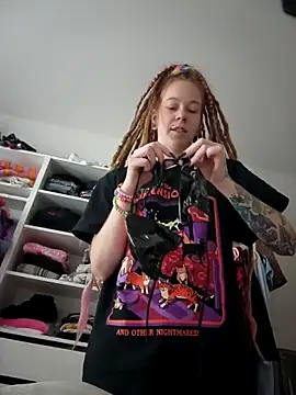 LucidLucy online show from October 7, 2025, 12:46 pm