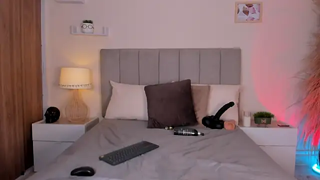 curvyliciousss online show from March 13, 2025, 7:06 pm