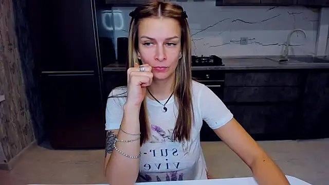 AlexiaDarren online show from February 4, 2025, 1:02 am