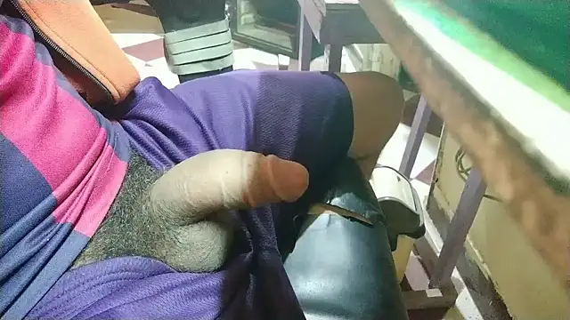 Snapshot of growing20yo chatting on December 1, 2024, 10:21 pm growing20yo online show from December 1, 2024, 10:21 pm