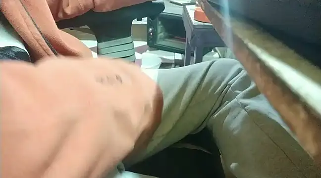 Snapshot of growing20yo chatting on December 29, 2024, 1:45 am growing20yo online show from December 29, 2024, 1:45 am