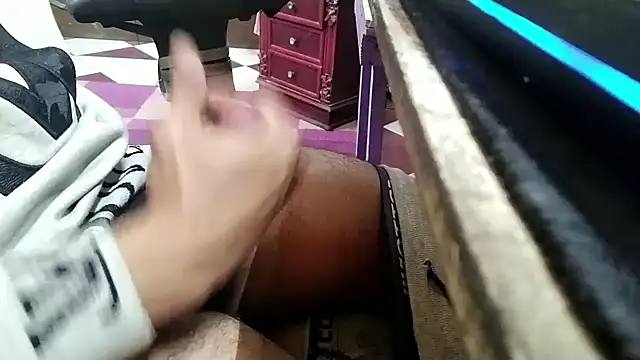 Snapshot of growing20yo chatting on February 3, 2026, 10:37 pm growing20yo online show from February 3, 2026, 10:37 pm