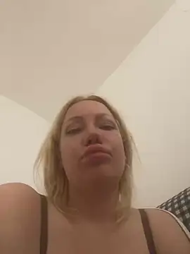Snapshot of SofiaJoy chatting on May 4, 2026, 12:45 pm SofiaJoy online show from May 4, 2026, 12:45 pm