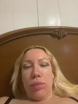Snapshot of SofiaJoy chatting on May 18, 2026, 4:35 pm SofiaJoy online show from May 18, 2026, 4:35 pm