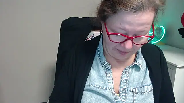 Adelewildx online show from March 4, 2025, 4:06 am