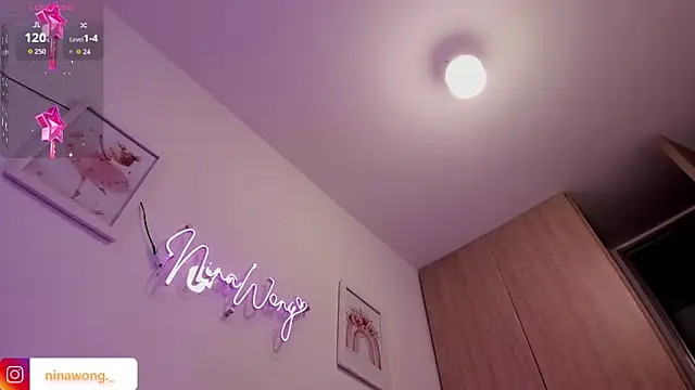 NinaWong online show from December 4, 2025, 2:26 pm