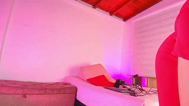 emyli sw  online show from September 20, 2025, 3:07 am