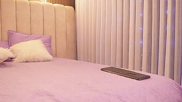 emyli sw  online show from December 23, 2025, 3:15 am