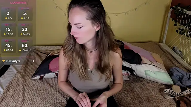 Snapshot of SuchArt_ chatting on September 24, 2025, 3:37 pm SuchArt online show from September 24, 2025, 3:37 pm