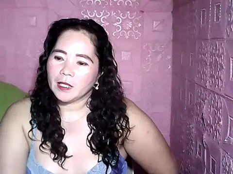 hotpusie 4u online show from November 15, 2025, 5:27 am