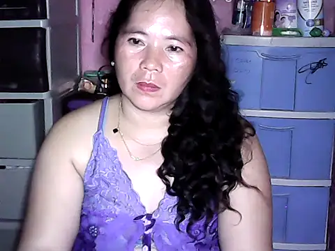 hotpusie 4u online show from March 1, 2026, 4:42 pm