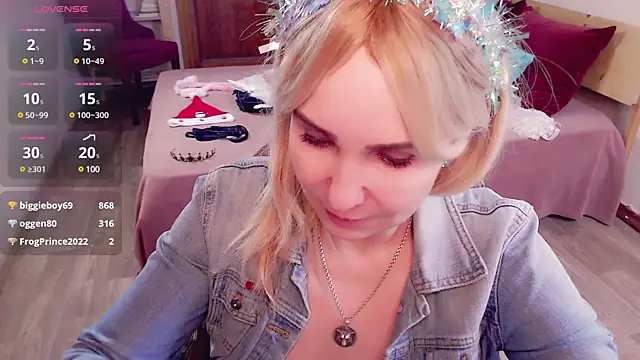  unique cam  online show from December 29, 2024, 10:45 am