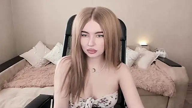 ViolettaLopez online show from February 28, 2025, 9:36 am