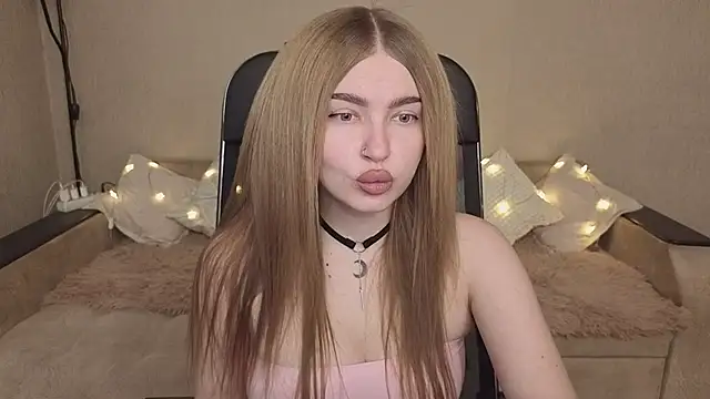 ViolettaLopez online show from November 24, 2025, 10:59 am