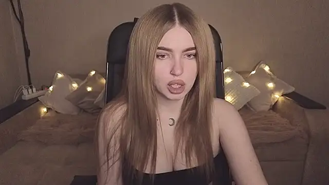 ViolettaLopez online show from November 27, 2025, 1:46 pm