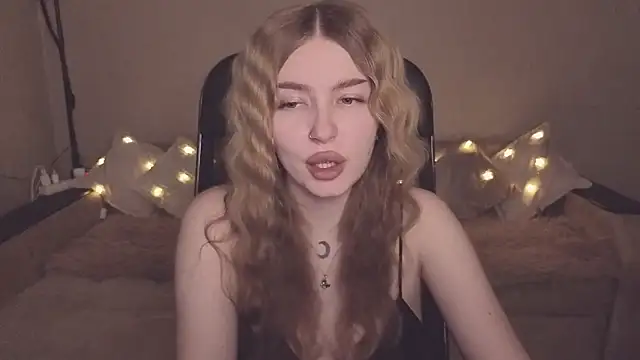 ViolettaLopez online show from January 8, 2026, 1:02 pm