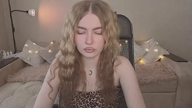 ViolettaLopez online show from February 21, 2026, 12:50 pm