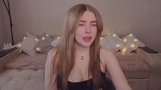 ViolettaLopez online show from April 10, 2026, 1:27 pm