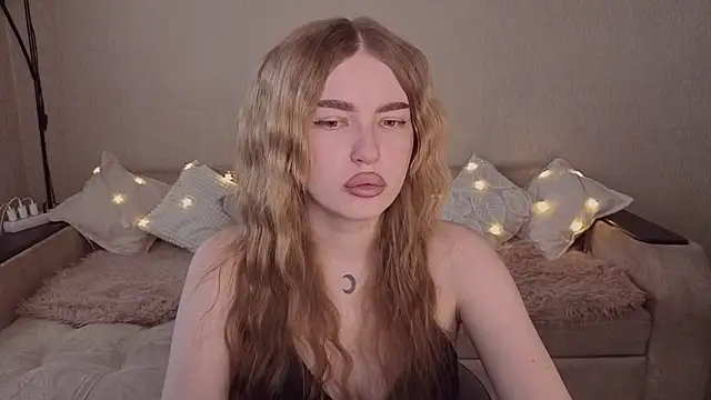 Snapshot of ViolettaLopez chatting on April 25, 2026, 2:58 pm ViolettaLopez online show from April 25, 2026, 2:58 pm