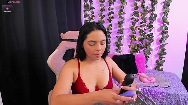 ashley morgan 18 online show from September 25, 2025, 2:26 am