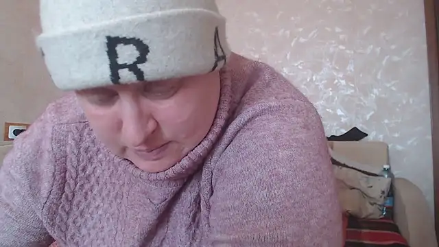 Amy August online show from February 19, 2025, 6:21 pm