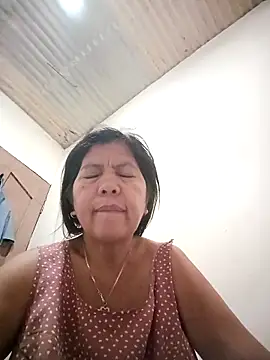 TropicalFlower online show from April 19, 2026, 9:06 pm