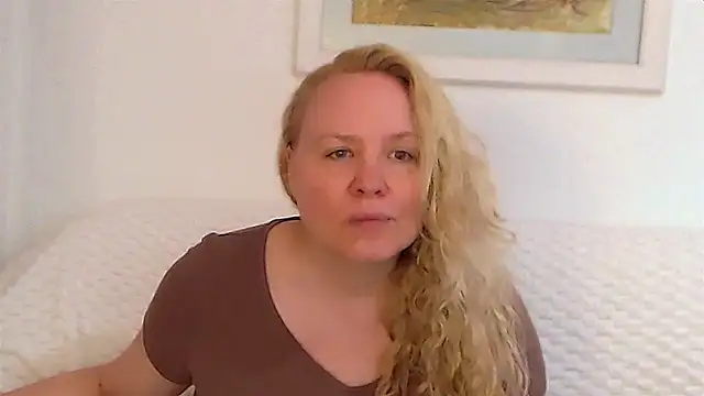 Sarah4you online show from October 9, 2025, 8:51 pm