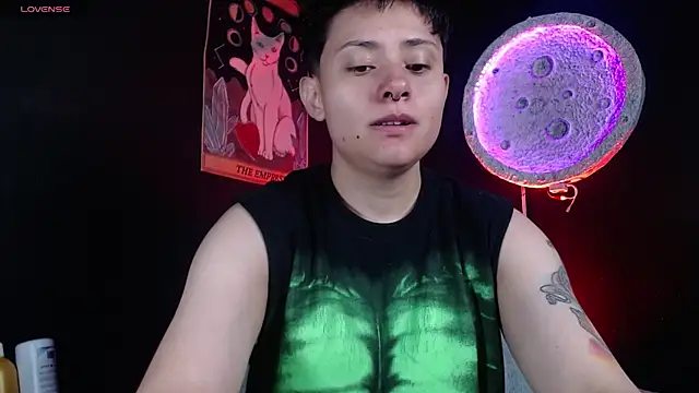 girl intense444 online show from April 21, 2026, 1:39 pm