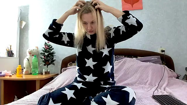 ModelEva online show from December 9, 2024, 7:50 am