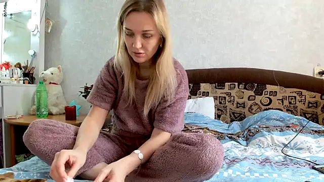 ModelEva online show from February 14, 2025, 9:56 am