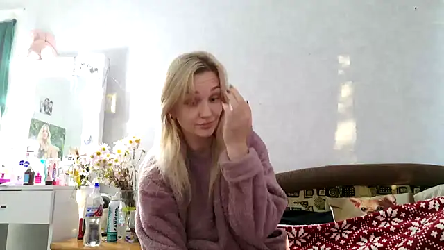 ModelEva online show from October 31, 2025, 1:01 pm