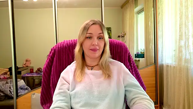 ModelEva online show from May 3, 2026, 8:42 am