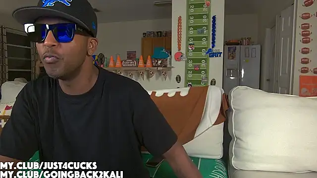 boomboomr00m online show from October 21, 2025, 2:12 am