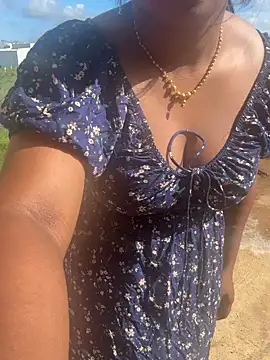 Snapshot of Dhiyapink chatting on December 6, 2024, 4:03 am Dhiyapink online show from December 6, 2024, 4:03 am