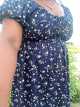 Snapshot of Dhiyapink chatting on December 9, 2024, 12:08 pm Dhiyapink online show from December 9, 2024, 12:08 pm