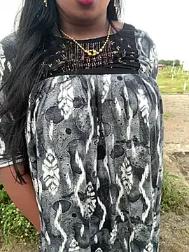 Snapshot of Dhiyapink chatting on December 17, 2024, 11:28 am Dhiyapink online show from December 17, 2024, 11:28 am