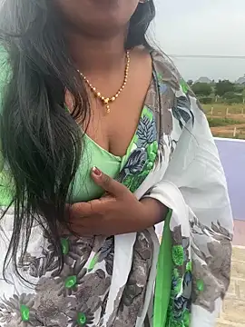 Snapshot of Dhiyapink chatting on January 14, 2025, 12:14 pm Dhiyapink online show from January 14, 2025, 12:14 pm