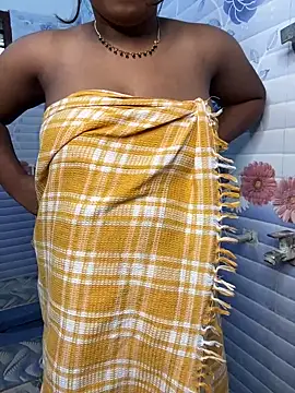 Snapshot of Dhiyapink chatting on February 8, 2025, 12:39 pm Dhiyapink online show from February 8, 2025, 12:39 pm