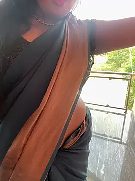 Snapshot of Dhiyapink chatting on March 10, 2025, 10:04 am Dhiyapink online show from March 10, 2025, 10:04 am